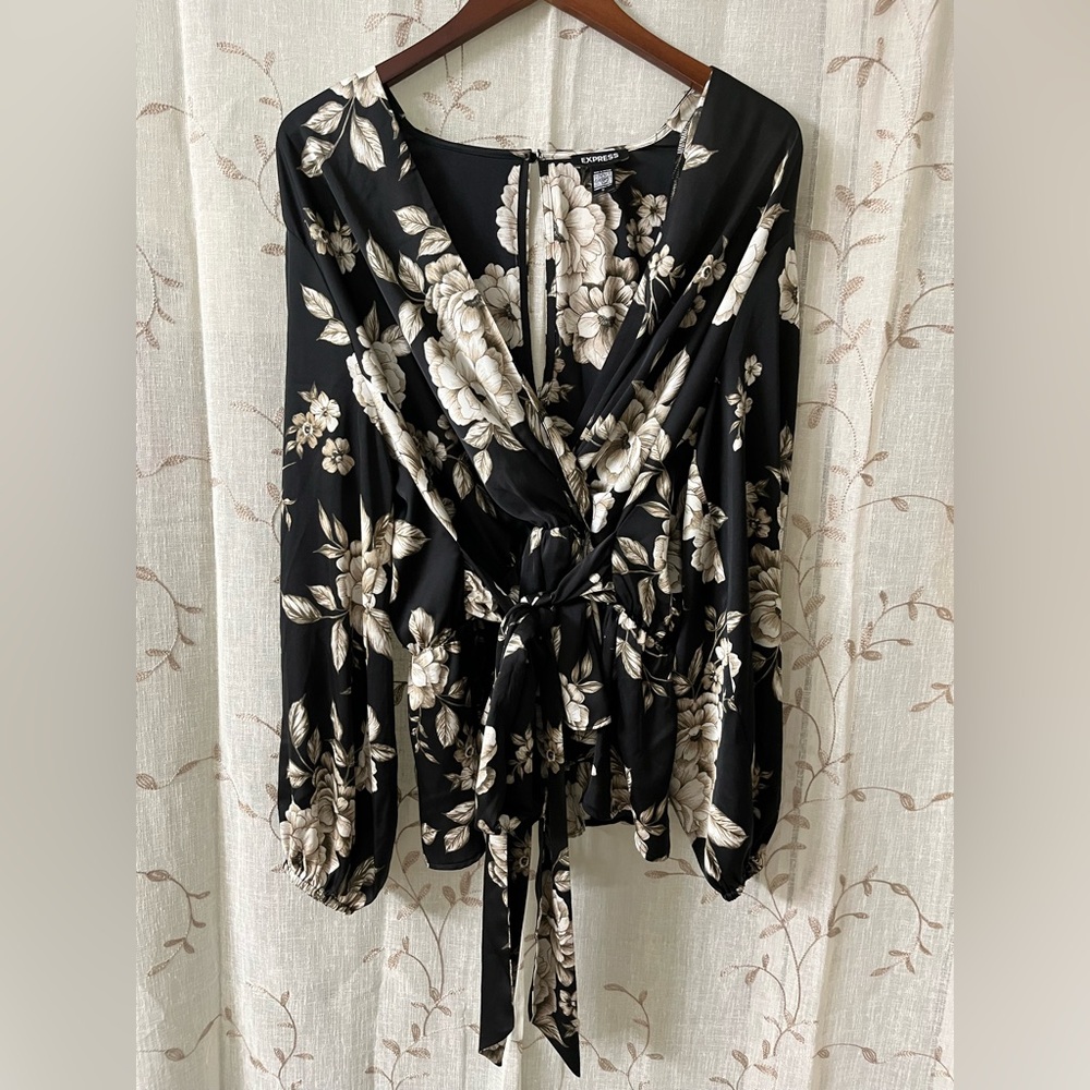 Express Black and Cream Floral Blouse Size XL